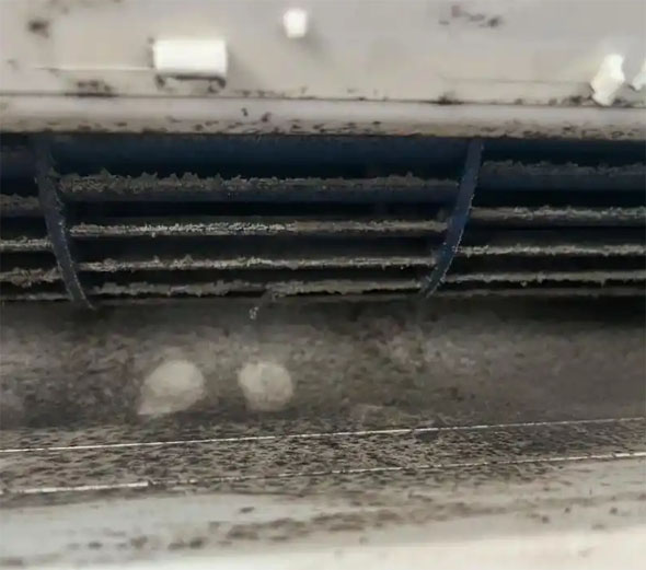 任丘空调吹的风有股烧焦味是怎么回事